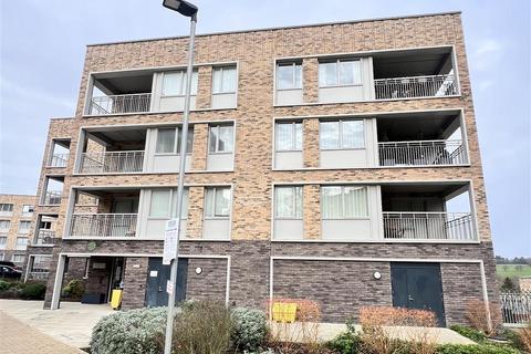 3 bedroom apartment to rent, Medawar Drive, London