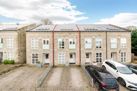 4 bedroom terraced house for sale, The Park, Kirkburton, HD8