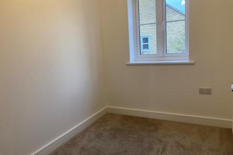 3 bedroom end of terrace house to rent, Chamberlain Close,  Carterton,  OX18