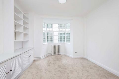 Studio to rent, Woburn Place, London WC1H