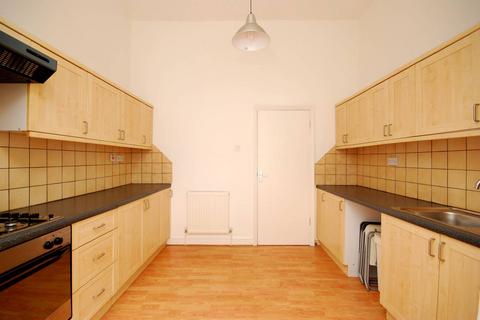 3 bedroom maisonette to rent, Packington Street, Islington, London, N1