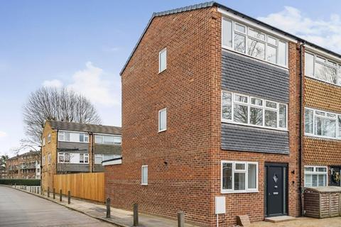 4 bedroom end of terrace house for sale, Carston Close, Lee