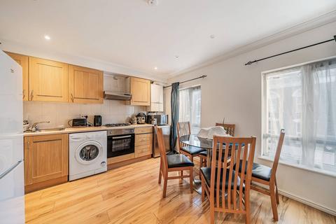 2 bedroom flat for sale, Green Lanes, Newington Green, London, N16