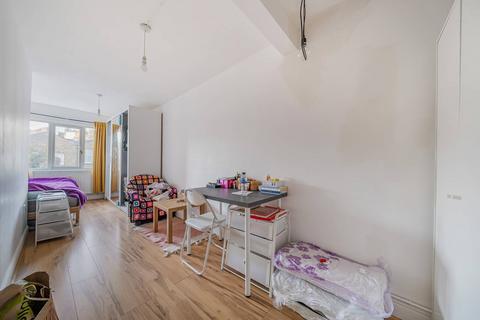 2 bedroom flat for sale, Green Lanes, Newington Green, London, N16