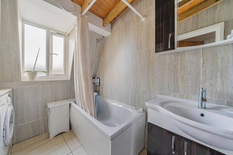 2 bedroom flat for sale, Green Lanes, Newington Green, London, N16