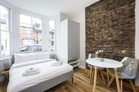 3 bedroom flat for sale, Macfarlane Road, London W12