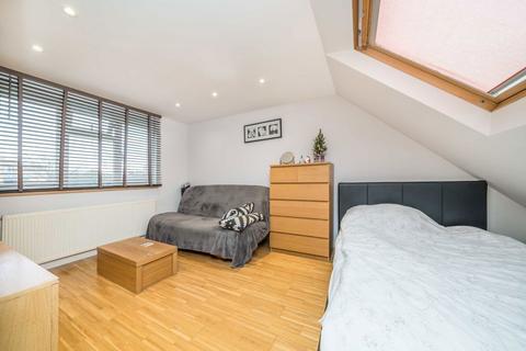 110 Pears Road, Hounslow, TW3 1SJ