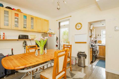 28 Datchet Road, London, SE6 4BX