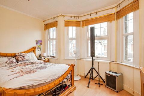 28 Datchet Road, London, SE6 4BX