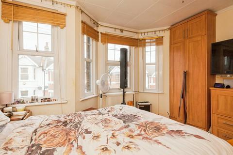 28 Datchet Road, London, SE6 4BX