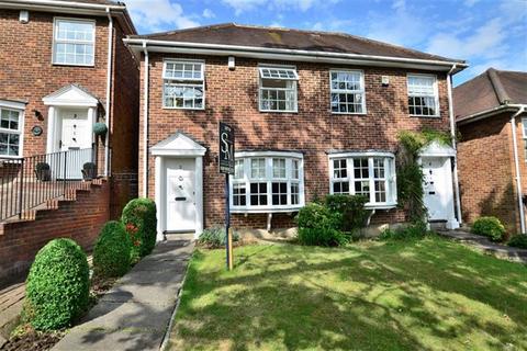 2 bedroom end of terrace house to rent, High Gables, Loughton, IG10