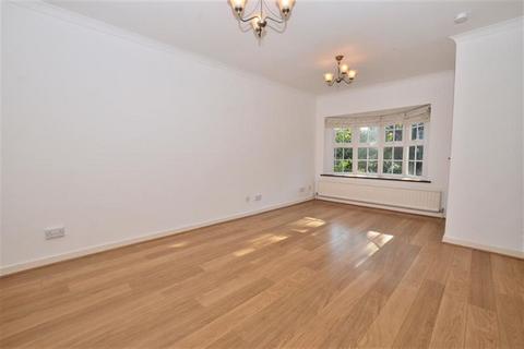 2 bedroom end of terrace house to rent, High Gables, Loughton, IG10