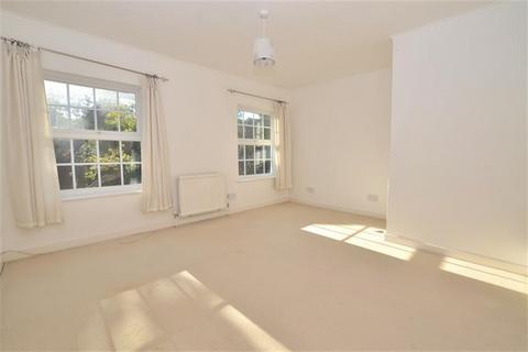 2 bedroom end of terrace house to rent, High Gables, Loughton, IG10