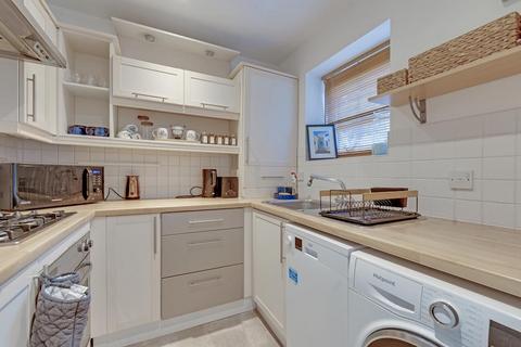 2 bedroom flat for sale, Wesley Avenue, Silvertown, London