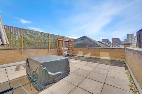 2 bedroom flat for sale, Wesley Avenue, Silvertown, London