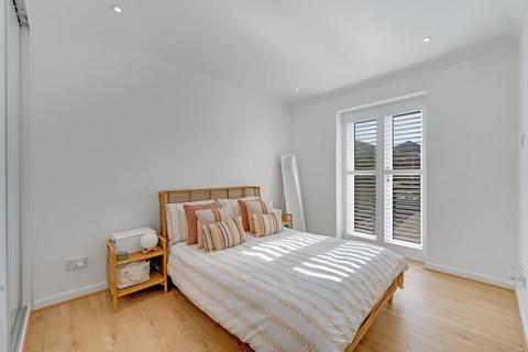 2 bedroom flat for sale, Wesley Avenue, Silvertown, London