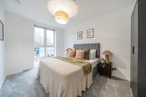 3 bedroom flat to rent, 4 Headlam Avenue, Clapham SW4