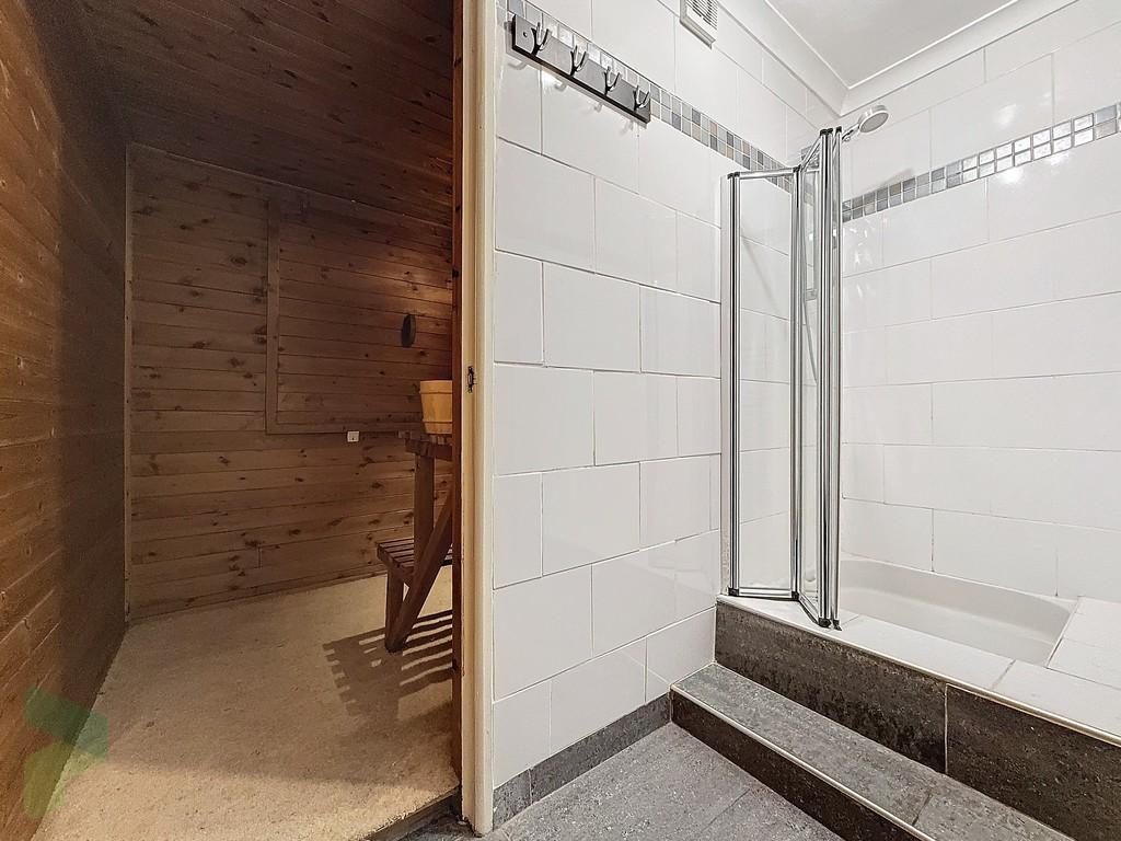 Shower room to Sauna