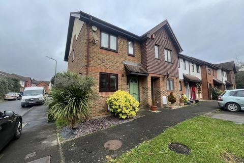 2 bedroom end of terrace house to rent, Maidenhead