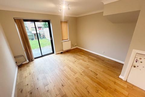 2 bedroom end of terrace house to rent, Maidenhead