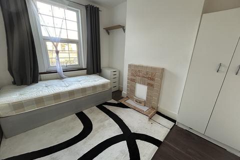 House share to rent, Sheldon Road, London N18