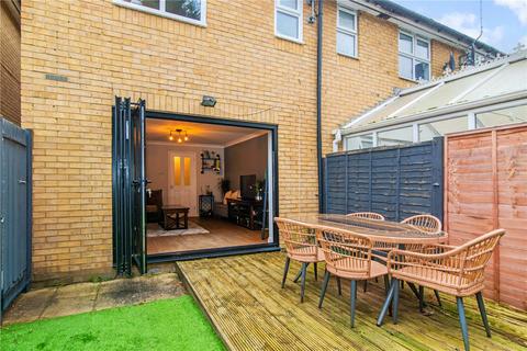 26 Hillary Drive, Isleworth, TW7 7EG