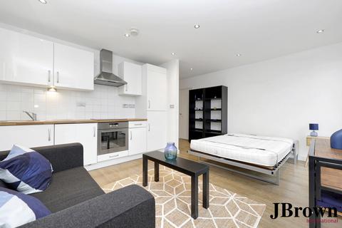 Studio to rent, Greatorex Street, London, E1