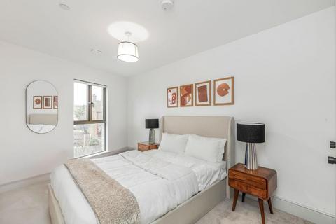 3 bedroom flat for sale, Station Road, Wimbledon