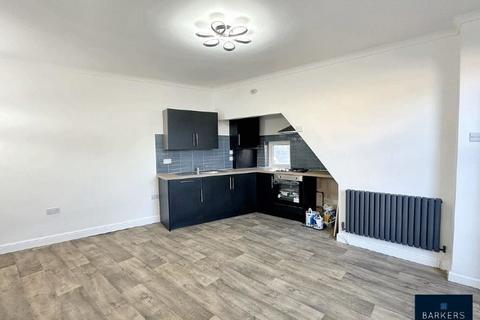 2 bedroom end of terrace house to rent, Smith Street, Liversedge