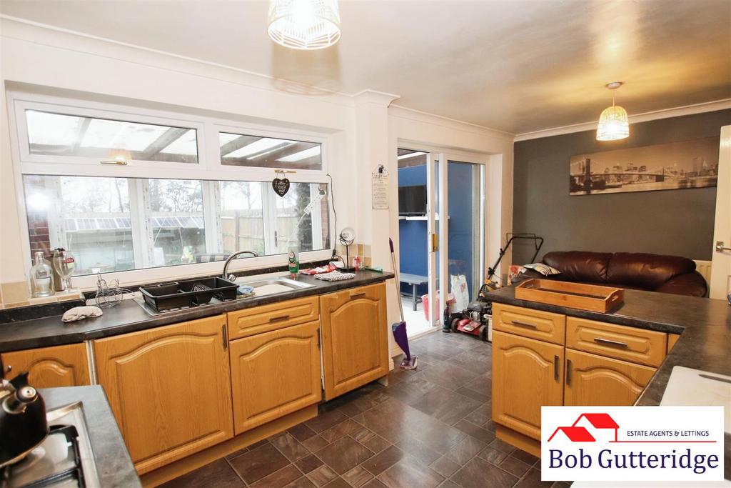 Open plan fitted kitchen/dining room