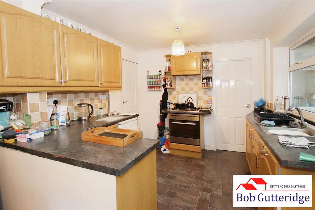 Open plan fitted kitchen/dining room