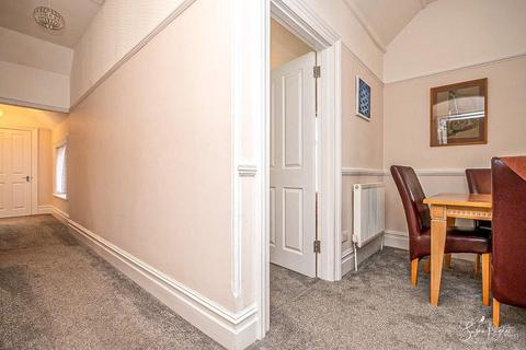 2 bedroom flat for sale, Broadway, Sandown