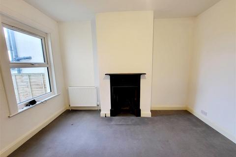 2 bedroom terraced house to rent, Castle Avenue, Rochester