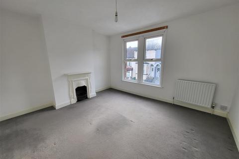 2 bedroom terraced house to rent, Castle Avenue, Rochester