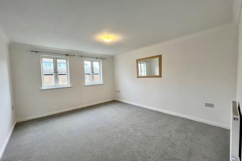 2 bedroom apartment to rent, Kidman Close, Gidea Park