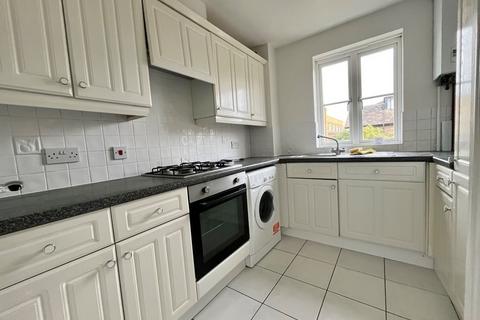 2 bedroom apartment to rent, Kidman Close, Gidea Park