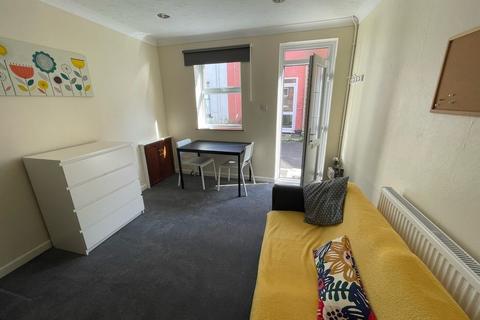 2 bedroom terraced house to rent, Grendon Buildings, Preston Street