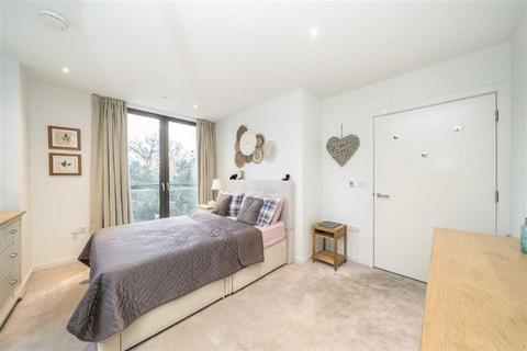 3 bedroom flat for sale, St. Gabriel Walk, London SE1