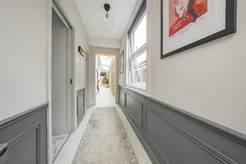 10 Albany Road, Old Windsor, Windsor, SL4 2QA