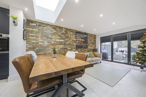 10 Albany Road, Old Windsor, Windsor, SL4 2QA