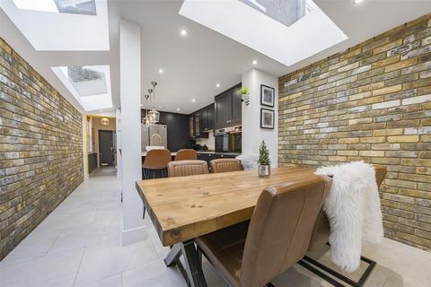 10 Albany Road, Old Windsor, Windsor, SL4 2QA