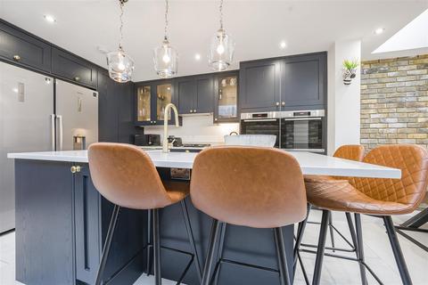 10 Albany Road, Old Windsor, Windsor, SL4 2QA