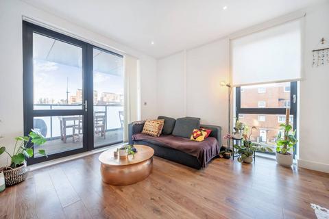 2 bedroom flat for sale, Lighterman Point, Docklands, London, E14