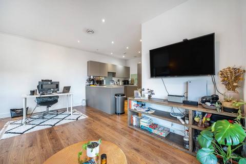 2 bedroom flat for sale, Lighterman Point, Docklands, London, E14