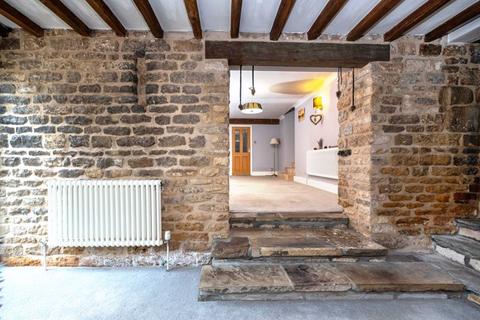 Hall Barn Far End, Boothby Graffoe, Lincoln, LN5 0LG
