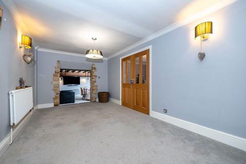 Hall Barn Far End, Boothby Graffoe, Lincoln, LN5 0LG