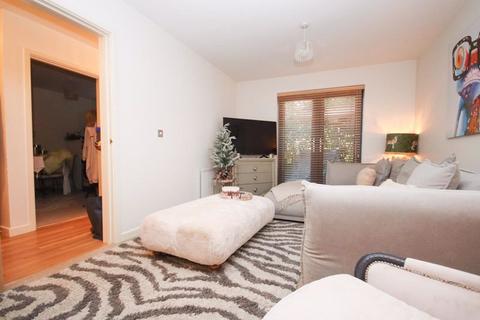 Flat 4, Radcliffe House Rollason Way, Brentwood, CM14 4DY