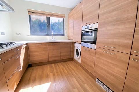 Flat 4, Radcliffe House Rollason Way, Brentwood, CM14 4DY