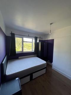 1 bedroom in a house share to rent, ha2 8pp