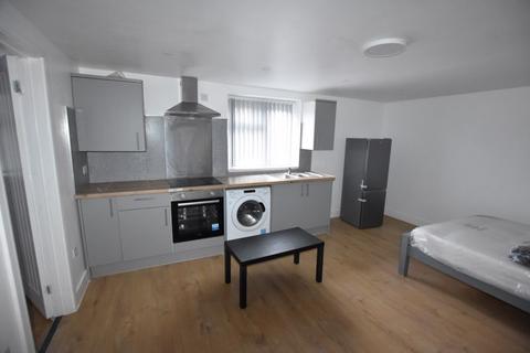 Studio to rent, Alfreton Road, Nottingham